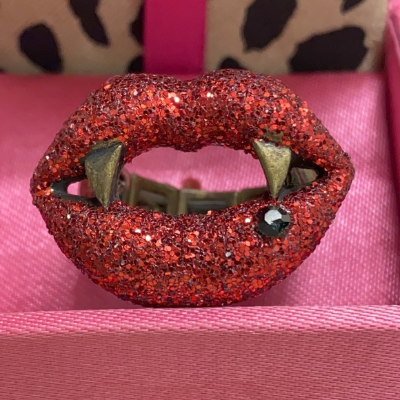 Betsey Johnson Ring - Picture 2 of 3